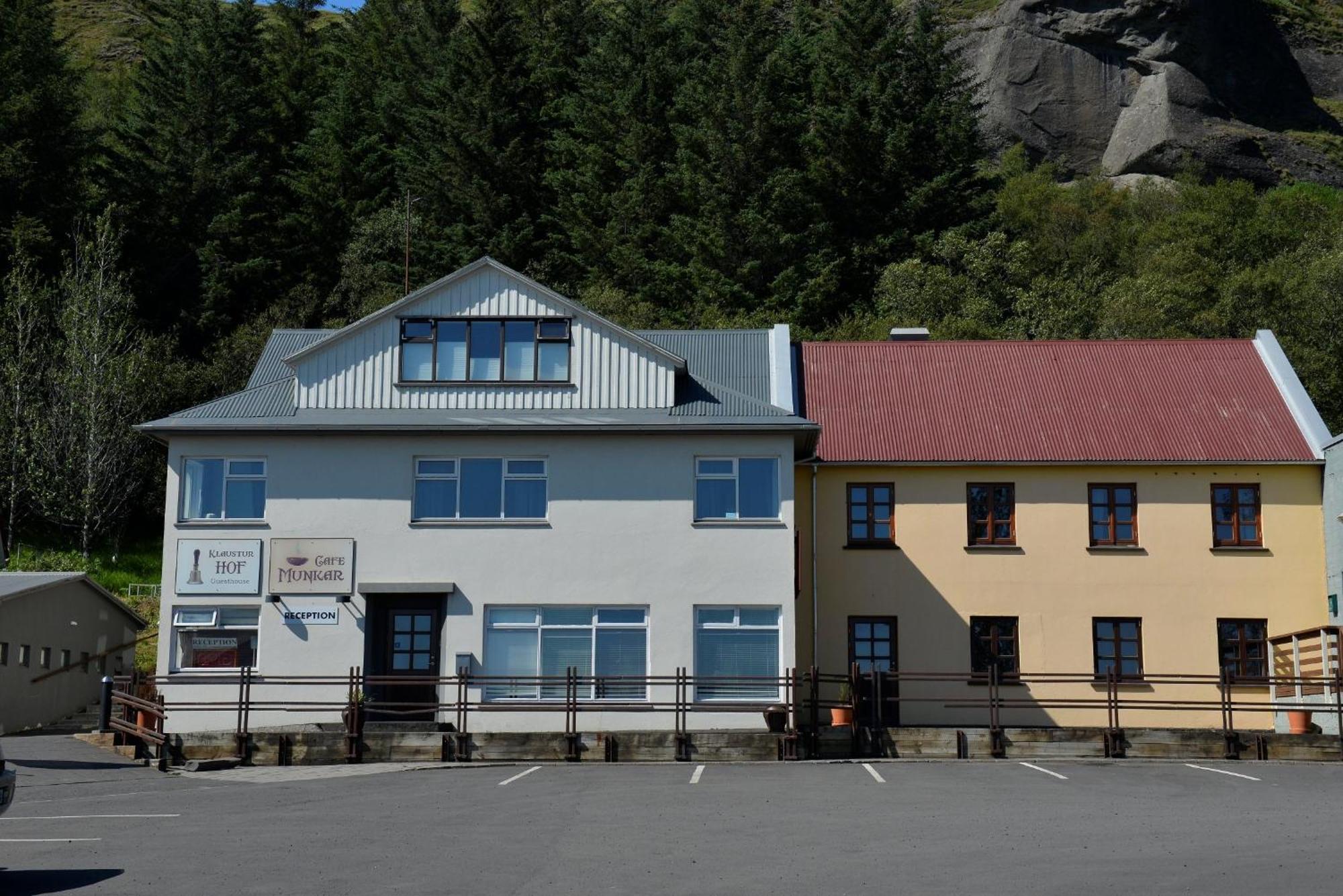 Klausturhof Guesthouse Киркьюбайярклёйстюр Экстерьер фото